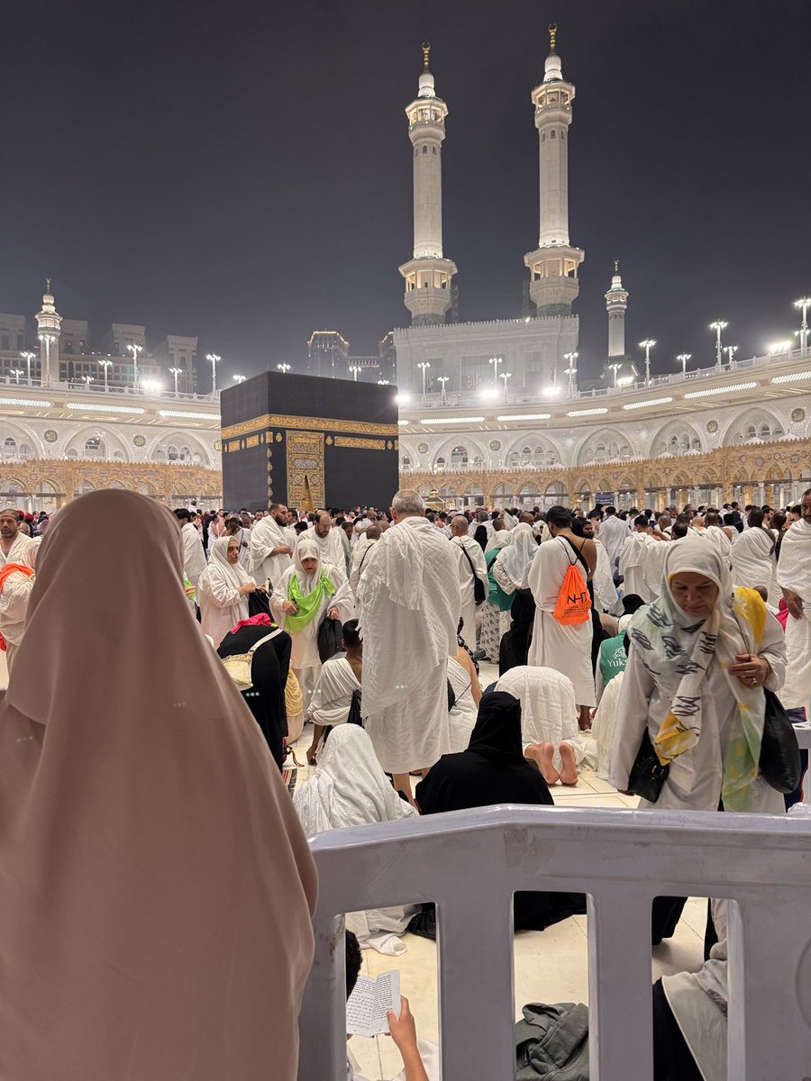 Kubradrrn's tweet photo. Bakarken bile hasret kalıyor insan🕋🫶 https://t.co/FGDtytNd89