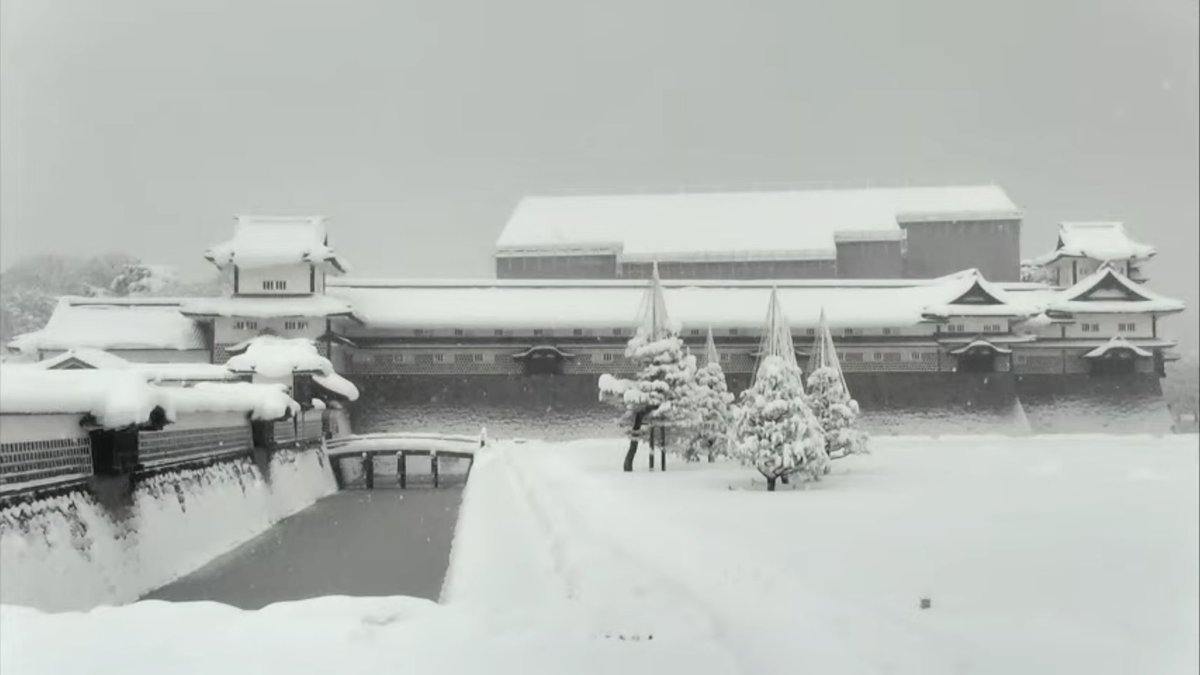 FurattoKanazawa's tweet image. 金沢の街は雪に包まれました。

金沢城三の丸広場
玉泉院丸庭園
金沢21世紀美術館
長町武家屋敷跡

市内ライブカメラより
kanazawa-kankoukyoukai.or.jp/article/detail…
www4.city.kanazawa.lg.jp/soshikikarasag…