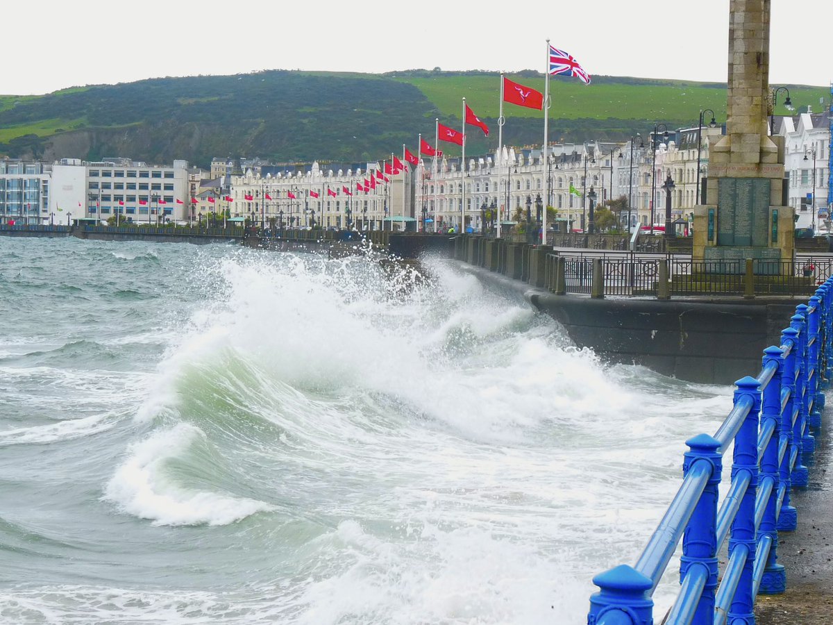 Livindeadgirl00's tweet image. #isleofman #douglas  #seafront  #seascapes 🌊