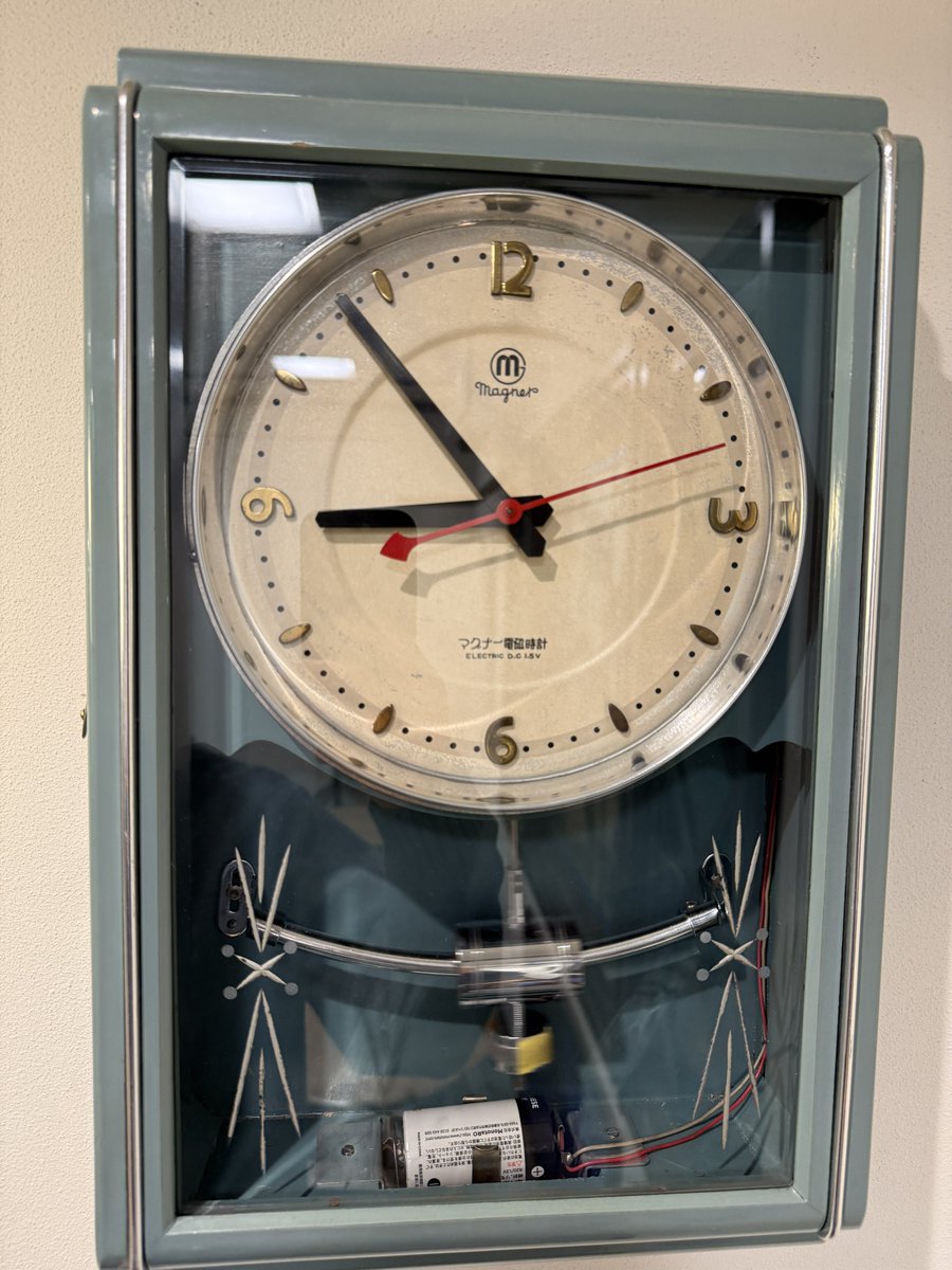 旅館にマグナー（Magner）社の電磁式振り子時計が！以下、Gemini より