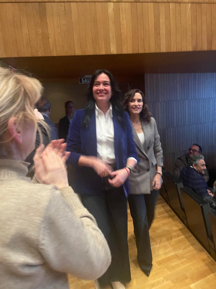 HuescaCunadSLor's tweet photo. El auditorio del Palacio de Congresos de Huesca ha vivido hoy una jornada destacada con la visita de la presidenta de la Comunidad de Madrid, Isabel Díaz Ayuso, en un programa especial de @AltoaragonTV, presentado por Luis Martínez Barecha, ante un aforo completo. https://t.co/LNq1n9GoC9