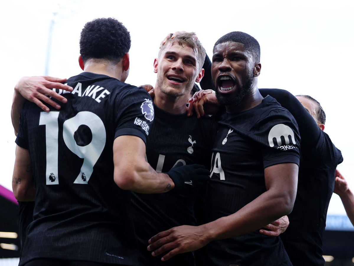 hojlundejong's tweet image. 