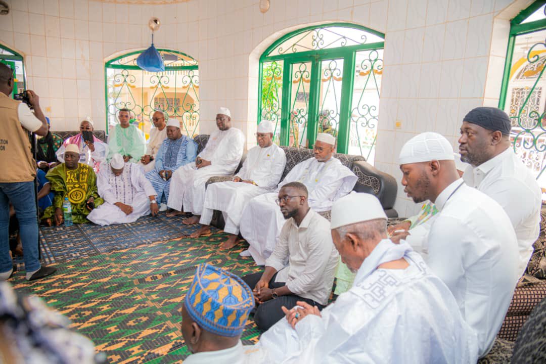 DansaKourouma1's tweet photo. J’ai eu l’honneur de prendre part, ce vendredi à Touba, à la 17ᵉ édition du Grand Fidaou, un temps fort de recueillement, de prière et de communion spirituelle, profondément ancré dans la tradition islamique.
#DrDK #Dansa #PCNT #AGENDA #CNTGN #AllôCNT #Kibaro #PalaisDuPeuple https://t.co/QaP6aGOJCm