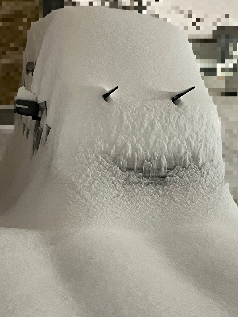 RodentiaMom's tweet photo. キター♪─ーＯ（≧∇≦）Ｏ──♪
毎年の帳尻合わせの雪☃️
マイカーも笑っちまってます😅

#札幌 #朝4時半　#仕事行きたくない
#三車線が一車線　#除雪間に合わず
#オクサレ様か😂 https://t.co/UoWDB9q8ug
