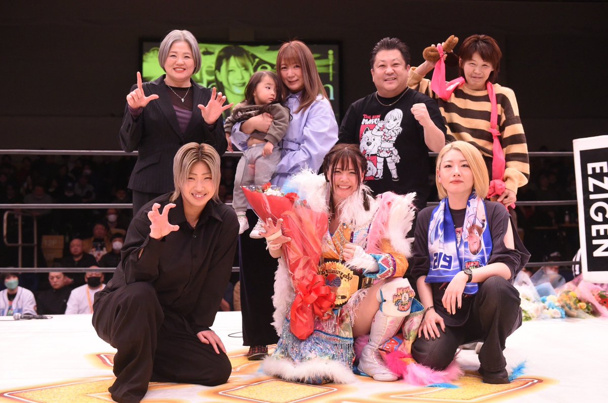 DSF_Marigold's tweet photo. 岩谷麻優15周年記念セレモニーには女子プロレスOGの高橋奈七永、美闘陽子、脇澤美穂、マーベラスの彩羽匠、モノマネ芸人のななみなな＆木村たいぞうさんが参加してくれました。まさに岩谷麻優の歴史には不可欠な皆さんです。 https://t.co/5E0HjmuAa6