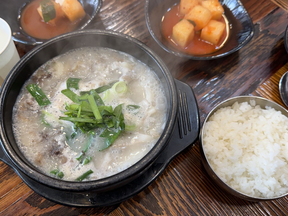 경수옵이 뜨끈한거 먹으라해서 바로 순대국먹어주기