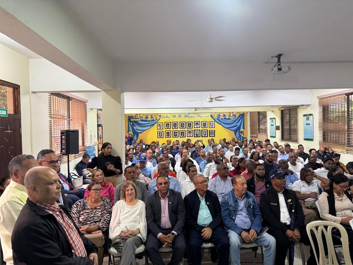 Este sábado fue un día extraordinario y exitoso para la Corriente Magisterial “José Fco Peña Gómez”; la dirigencia de las 14 provincias del Cibao y también el Este y el gran Sto Dgo, realizamos sendos encuentros donde trazamos la línea de acción del presente periodo. Avanzamos!!