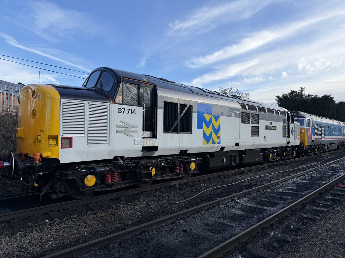 Percypotter49's tweet image. #class27 #class46 #class37 #class47 nice line up ⁦@GcrGreat⁩ diesel collection @ Loughborough central