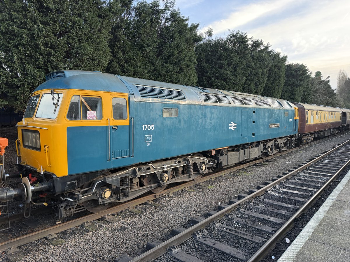 Percypotter49's tweet image. #class27 #class46 #class37 #class47 nice line up ⁦@GcrGreat⁩ diesel collection @ Loughborough central
