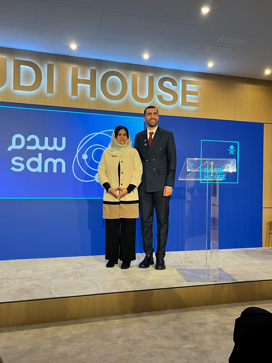 DrSelwa's tweet photo. من دافوس في #SaudiHouse، سعدت بالإعلان عن شراكة جديدة بين @sdm_ai ومعمل 
 الدكتور Christopher Mason في كلية وايل كورنيل Weill Cornell للطب بجامعة كورنيل.

تهدف هذه الشراكة إلى تعزيز أبحاث الصحة الفضائية والبيولوجيا الحاسوبية دعمًا لابتكار حلول في صحة الإنسان، بما يعزّز الحضور المتنامي للمملكة في مجالات العلم والبحث والابتكار على المستوى العالمي.

#SaudiAtDavos
