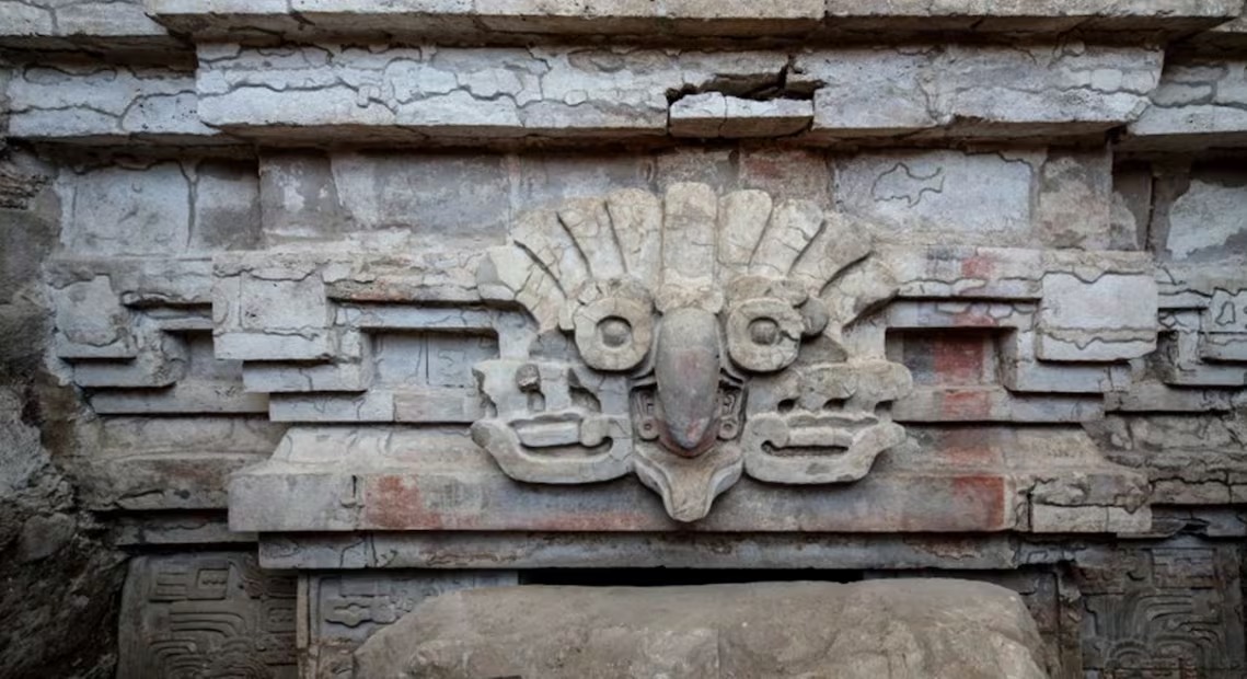 El_Universal_Mx's tweet photo. 🧐 🪦  ¡Es descubierta tumba zapoteca del año 600!

El descubrimiento realizado por el INAH ocurrió en los Valles Centrales de Oaxaca. Tiene elementos escultóricos y pintura mural que, según expertos, aporta información sobre la organización social, los rituales funerarios y la cosmovisión de la civilización zapoteca.

FOTOS: INAH 📸 📸

https://t.co/MqSq0wnhzS
