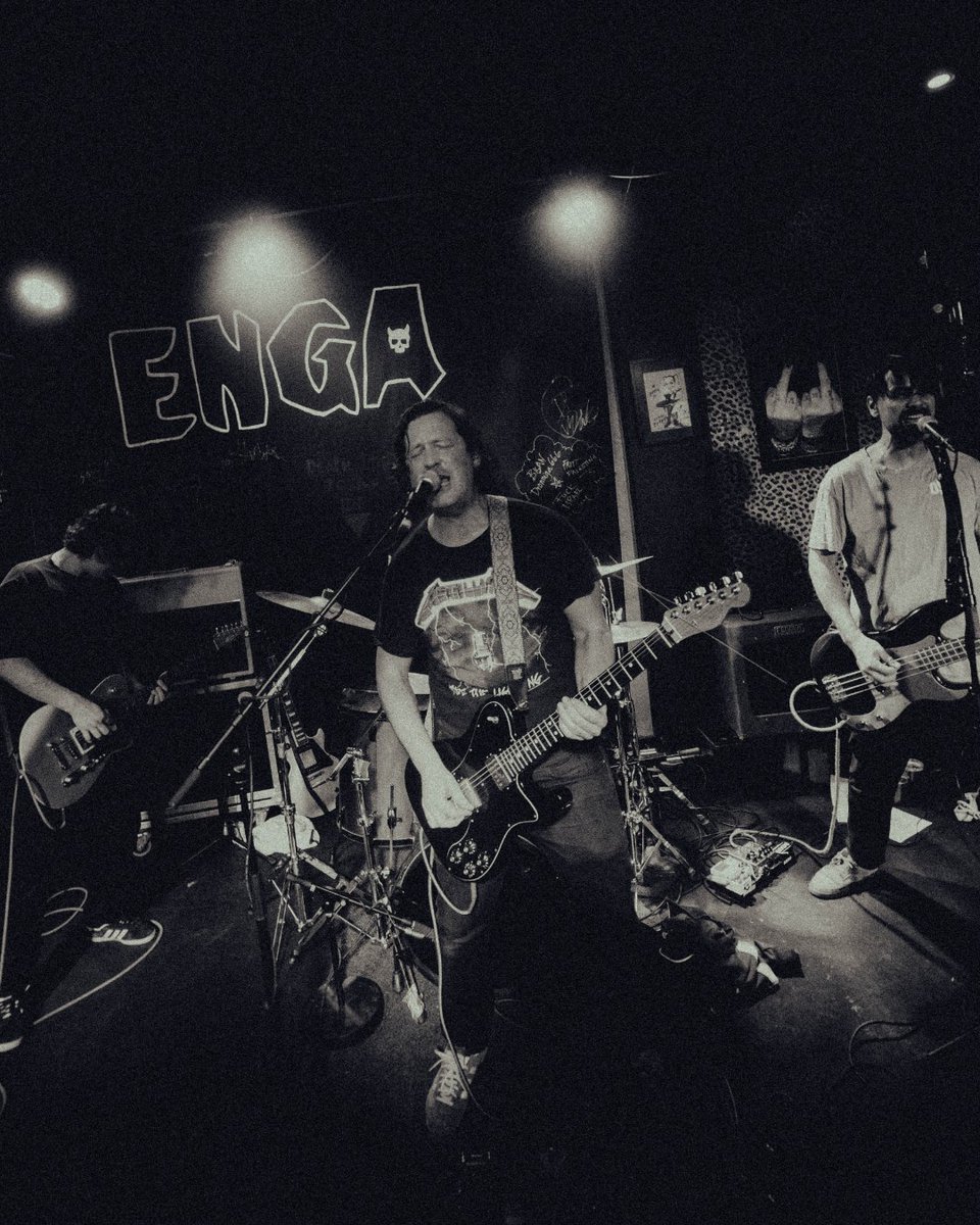 Nittentretten tweet media