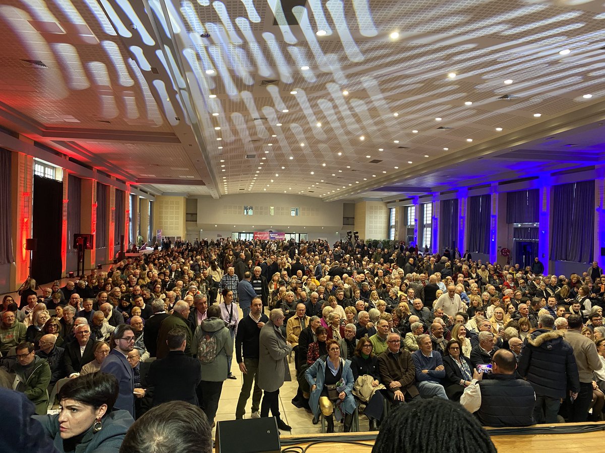 Quel après-midi ! Nous étions 1.800 réunis dans une salle Mermoz archicomble pour soutenir la liste conduite par <a href="/jlmoudenc/">Jean-Luc Moudenc</a> ! 🔥

👉 une liste fidèle à l’identité toulousaine
👉 engagée pour l’ordre et la tranquillité 
👉 tournée vers le progrès et l’avenir de notre ville