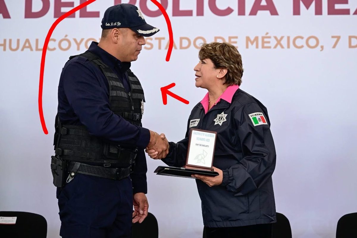 JJDiazMachuca's tweet photo. LIDER DE MINISTERIALES 

Su mini García Luna con toda una red. 

EXTORSIONADOR fue premiado en 2023 como "Mejor Custodio del Año" por la Gobernadora Delfina Gómez ( @delfinagomeza ) , el dia de ayer 22 de Enero de 2026 es detenido por elementos de la Guardia Nacional.

Roberto Alejandro Goy Garnica lideraba una banda de extorcionadores compuestos por mas de una decena elementos activo de Agentes de Investigacion de la Fiscalia General de Justicia del Estado de Mexico (algunos de ellos jefes de grupo y coordinadores) asi como un numero hasta ahora desconocidos de "Madrinas" que son civiles ajenos a la Fiscalia General de Justicia y que son utilizados por los mismos agentes de investigacion activos a realizar actos fuera de la ley.

En aquel año de la premiación, Roberto Alejandro Goy Garnica era Coordinador del Grupo Tactico Penitenciario de la Direccion General de Readaptacion Social del Estado de Mexico, no obstante que desde 2021, sus mismos subalternos lo denunciaban y senalaban a él otros altos mandos de la DGPRS como perpetradores de una serie de delitos como acoso sexual a sus mismas subalternas, venta de plazas en la DGPRS, despidos injustificados y cambios de adscripcion a elementos que no se prestaran a sus corruptelas dentro de la Direccion General Preventivo de Readaptacion Social en todo el Estado de Mexico.

Entre sus protectores y complices se encuentrra Jaime Echartea Mojica entonces Director General de Prevension y Reinsercion Social del Estado de Mexico durante la administracion priista de Alfredo del Mazo y actualmente dentro del gobierno morenista del Americo Villarreal Anaya quien fue nombrado Subsecretario de Ejecucion de Sanciones y Reisercion Social.

Entre los amigos y protectores de Roberto Alejandro Goy Garnica hoy detenido por la Guardia Nacional cuando este trabajaba como "custodio del año", aparte del hoy funcionario morenista Jaime Echarta Mojica resaltan los siguientes nombres de funcionarios:
David Morales Evaristo
Esteban Perez Calzada
Jonathan Agustin Gonzalez
Manuel Palma Rangel

Cabe mencionar que a pesar de que Jaime Echarta Mojica se presenta en diferentes foros de universidades y conferencias publicas como un honorable funcionario público que incluso ha sido entrevistado por la misma youtuber Shaskia Niño de Rivera pero en realidad tiene un negro y perverso pasado como Administrador General de penales en el Estado de Mexico que incluso llego a conocerse se como "El asesino silencioso" por los graves hechos de corrupcion, muertes y coogobierno con reos peligrosos en prision y con todo eso el 13 abril del 2023 el Morenista Americo Villareal lo designo como parte de su equipo.