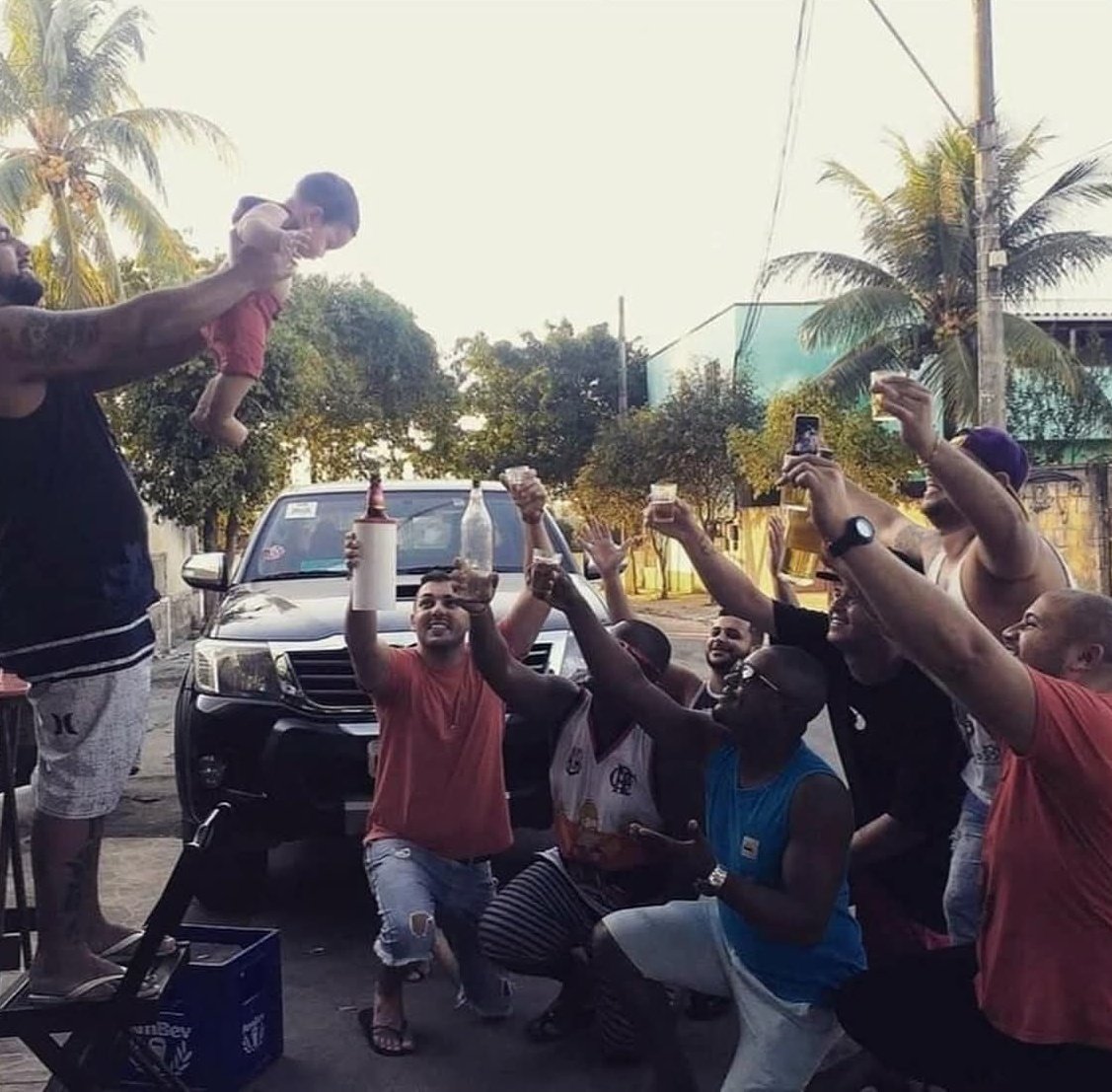 hugoazevedofc's tweet image. Primeira vez no boteco.
Tá batizado