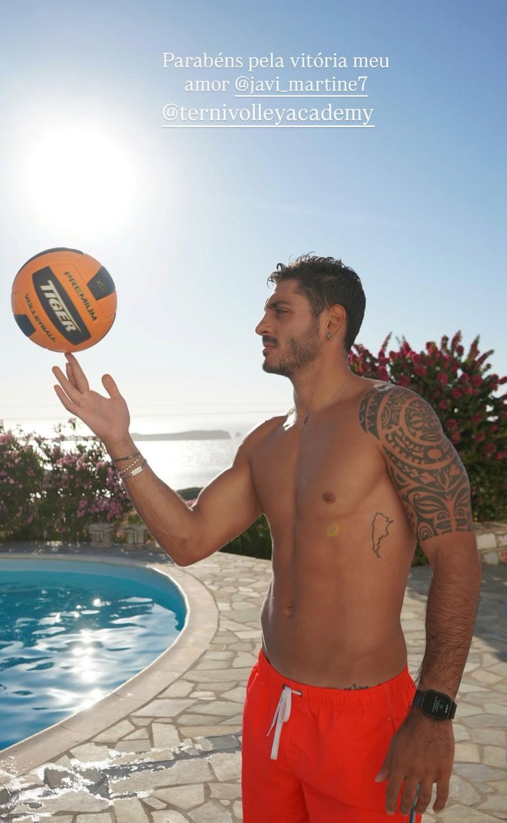 minuetts's tweet image. È stata tutta la partita collegata🤍
La sua fan numero uno da sempre e per sempre 

#helevier lang:it
#prestinez