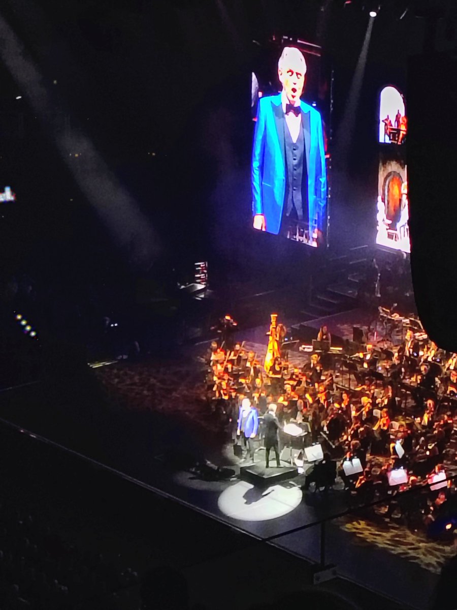 LazanskyVojtech's tweet image. Il grande maestro @AndreaBocelli v doprovodu @CNSO_official 

#o2arena