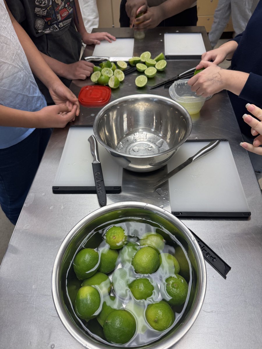 GMSCHEFS's tweet photo. Our Mini Chefs are making their own version of Chipotle bowls! Last week of the Semester and these chefs don’t want to stop cooking! @GMSVikings @mcpsEDUCATOR @Advoc8_Educ8 @RosanovaE @ChipotleTweets @MCPS https://t.co/lQpMZdeZaV