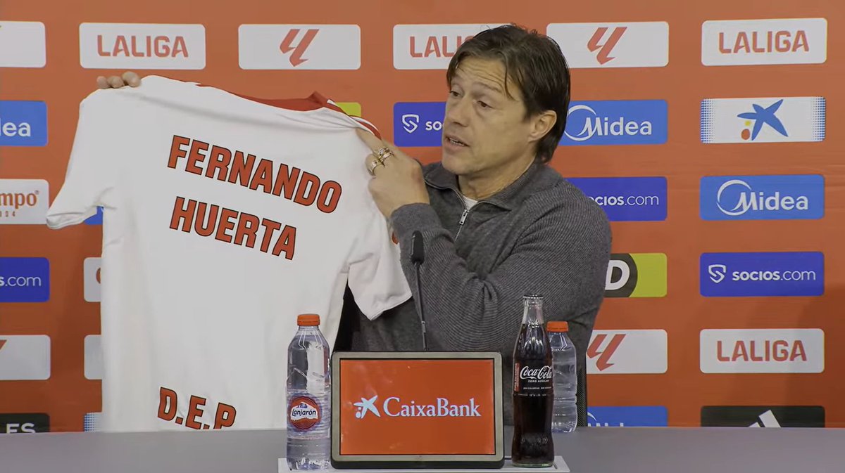 Enorme gesto de Matías Almeyda con Fernando Huerta y su familia:  

"Queríamos dedicarle la victoria a esta familia, a un fan nuestro que todos sabemos lo que pasó. Esta victoria va para esta familia, es un abrazo al alma. Que sepa la familia que este grupo los piensa y reza por