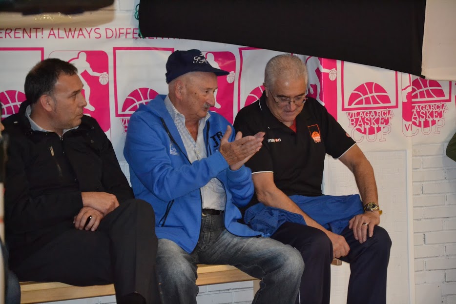 Si alguien sabe de historias, son estos tres.

Pesy, Suso Vidal y Benjamín Rey: muchas Semana Santa a sus espaldas. 

#vbcuphm #historiavbcuphm