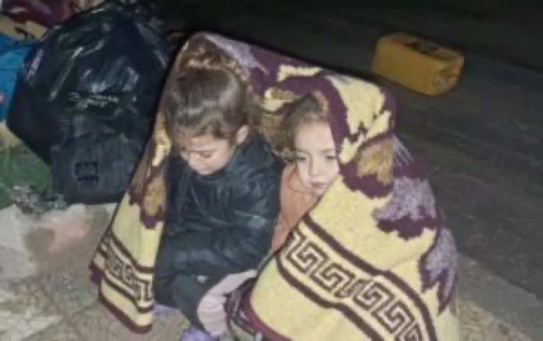 Çocuklar soğuktan donup ölürken sessiz kalınmaz!  #KobaneUnderSiege