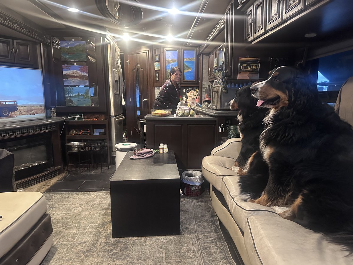 MikeChritton's tweet image. Da Boys watching Longmier