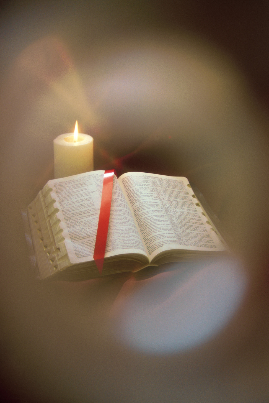 Catholic_Priest's tweet photo. "The Word of God is inflamed with the fire of the Holy Spirit. It consumes lives and promotes virtue." - #SaintNorbertofXanten #VerbumDei 

📷 Holy Bible and Candle/© Comstock/#PhotoImages via #CanvaPro. #Catholic_Priest #CatholicPriestMedia #DomenicadellaParoladiDio https://t.co/jg9MefWela