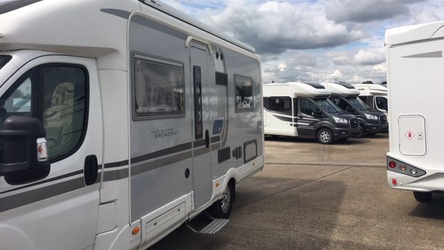 If you’re thinking of selling your #motorhome we are currently looking for well maintained secondhand motorhomes for cash. All makes and models considered. Call our friendly sales team today and see what we can offer you! simpsonsmotorhomes.co.uk/news/are-you-t…