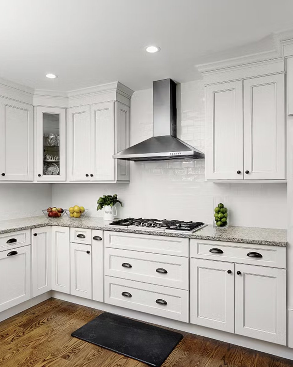 KabinetKingUSA's tweet image. 👑Designed to impress. Built to cook in. 
Your perfect kitchen starts here. 🥰
Get your FREE Quote today!

Featured vendor: @fabuwood

#Kabinetking #Fabuwood #FreeQuote #DreamHome #Home #Kitchen