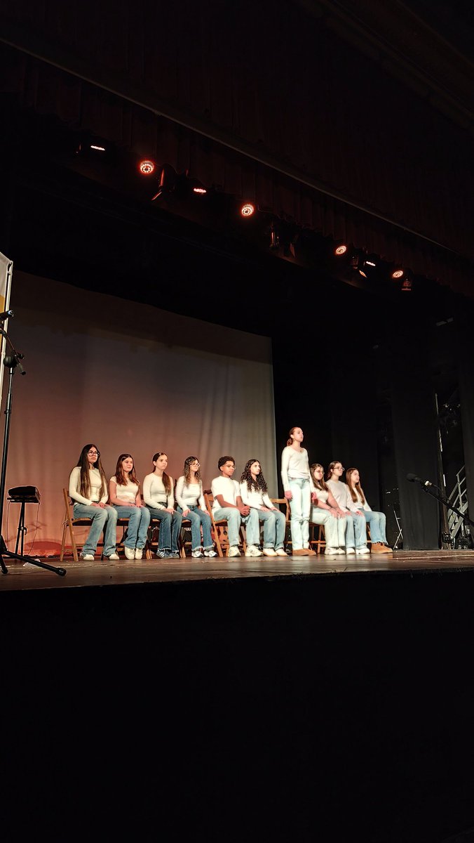 AteneusCat's tweet photo. Gràcies als 4 grups que han participat a la 2a edició del Reconnectem-nos!
@casalvilafranca
@orfeolleidata
El Coro de Sentmenat
Seràfics d'Arenys de Mar
#Reconnectemnos #SomAteneus #SomEssencials #FundacióLaRoda https://t.co/SeOAHdEpVw