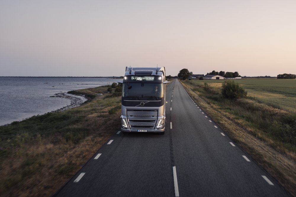 ThomannNFZAG's tweet image. Volvo Trucks bleibt Maßstab für Sicherheit: ⭐⭐⭐⭐⭐ im Euro-NCAP-Rating für den Volvo FH. Sechs Modelle erreichen bereits die Höchstwertung – Sicherheit hat Priorität.

👉 Zur Pressemeldung: ow.ly/c3Zz50Y1Hl8

#passionstattstandard #thomannnutzfahrzeuge #volvotrucks