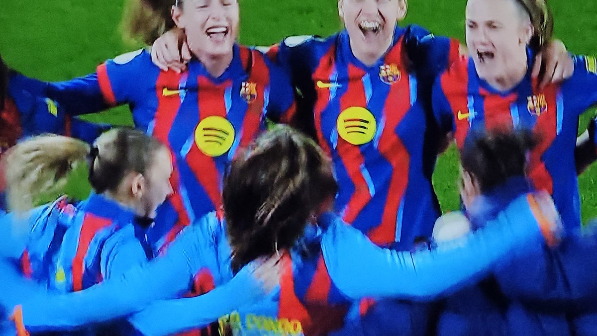 riojaberon's tweet photo. ¡¡Enhorabuena, al Barça femenino!! 

Las chicas han hecho un partido serio, y son justas vencedoras. 🏆🥇

Quinta #SuperCopaDeEspaña consecutiva.👏
#SuperCopaRTVE https://t.co/bpZ5PTXutu