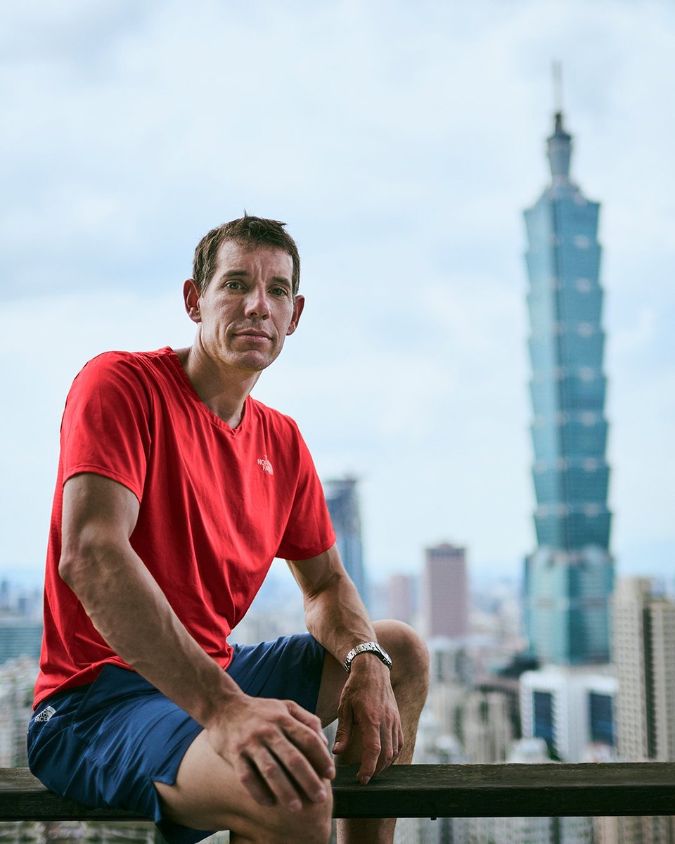 dengeplus's tweet image. Dağcı Alex Honnold, canlı yayında Tayvan’da 101 katlı bir binaya hiçbir ip veya güvenlik önlemi olmadan tırmanacak.

— Düşse dahi olay Netflix’ten canlı yayınlanacak.