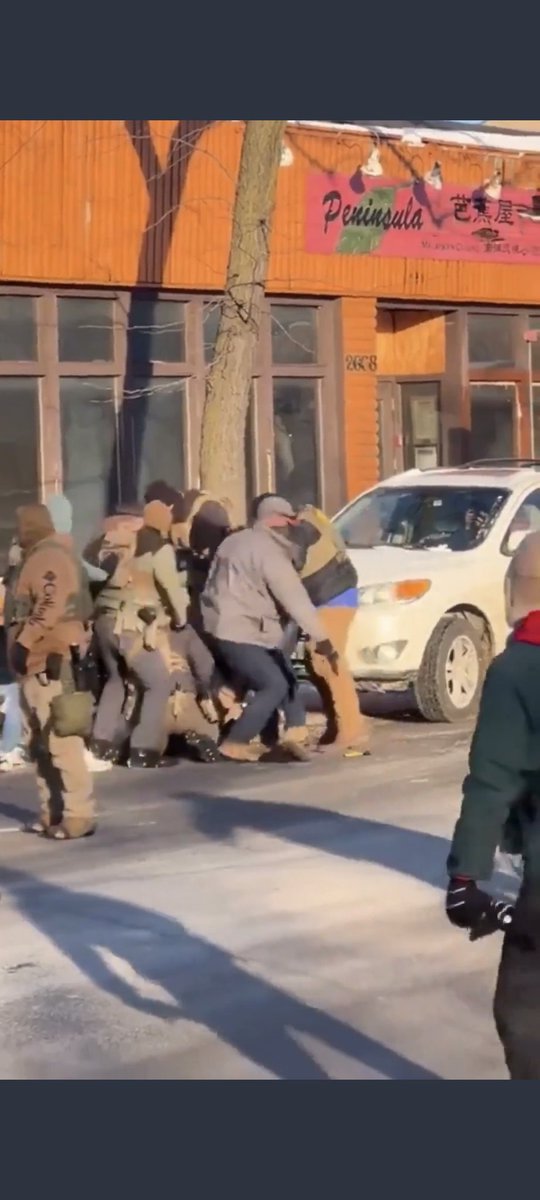 _Crookedhead's tweet photo. @clashreport The first shot fired at this exact moment. The Ice thug has already removed the victim's weapon. That's as clear as day. https://t.co/7UjwVO0Yvj