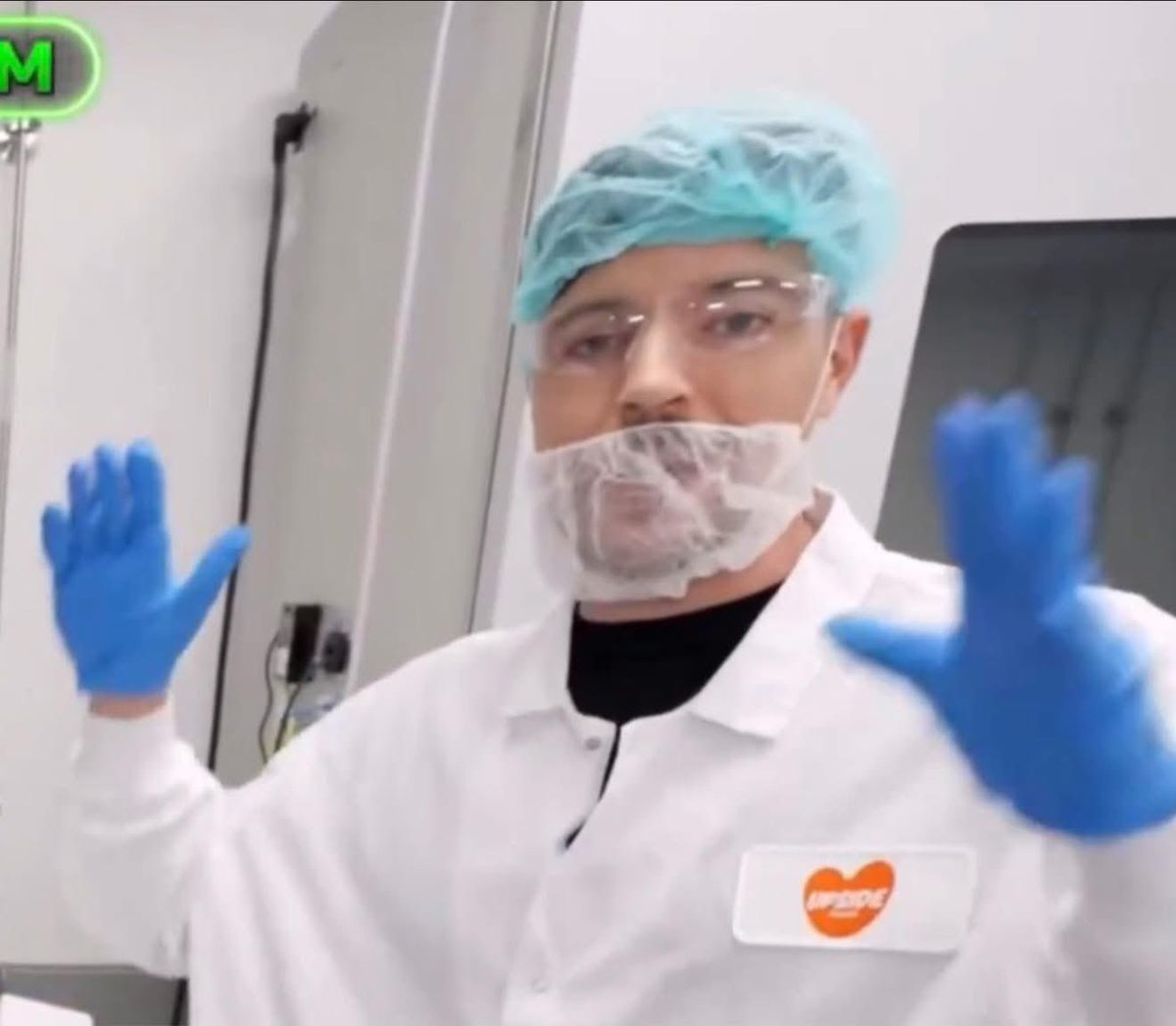 ntgcapital's tweet photo. MrBeast is working on a $200M Lab where NO Chickens are harmed to make genetically grown chicken meat, a project that could potentially save trillions￼ of chickens.￼

MrBeast even ate real chicken vs the fake lab grown chicken and noticed NO DIFFERENCE 🐓👀 https://t.co/ThRlS9B7yL