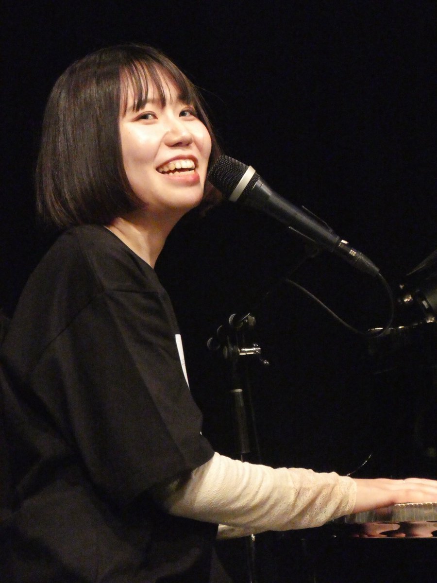金曜の夜は茜さんのワンマン #音戯花詩 でとても素晴らしい時間を過ごすことが出来ました
撮影禁止と思いコンデジのみ持って行ったけどOKでした。折角の許可なので茜さんの希望通りポストするけど、早めに分かっていればなぁ😅

#茜くじら