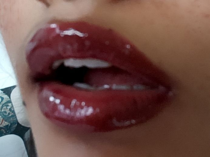 lassybees's tweet image. dark red makeup