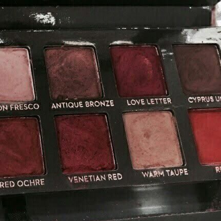 lassybees's tweet image. dark red makeup