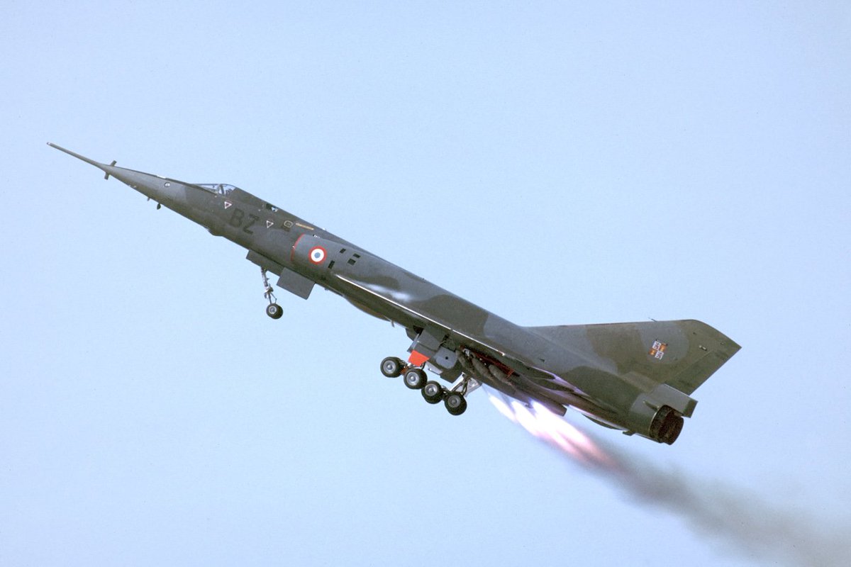 The largest of the Mirage series, the most beautiful of the bombers, the "Mirage IV".
Here taking off from Mont-de-Marsan in 1998. The Mirage IV is equipped here with 12 solid-propellant rockets.

© Rob Schleiffert