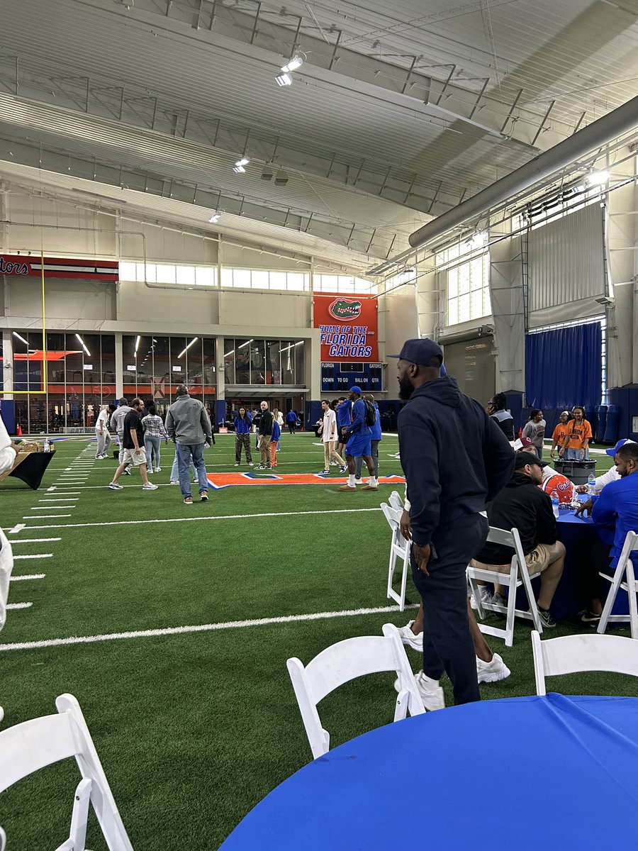ChaseJohnson102's tweet photo. 🐊🐊🐊🐊.@ChadSimmons_ @GatorsFB #Jrday https://t.co/qaHBsh7ROi