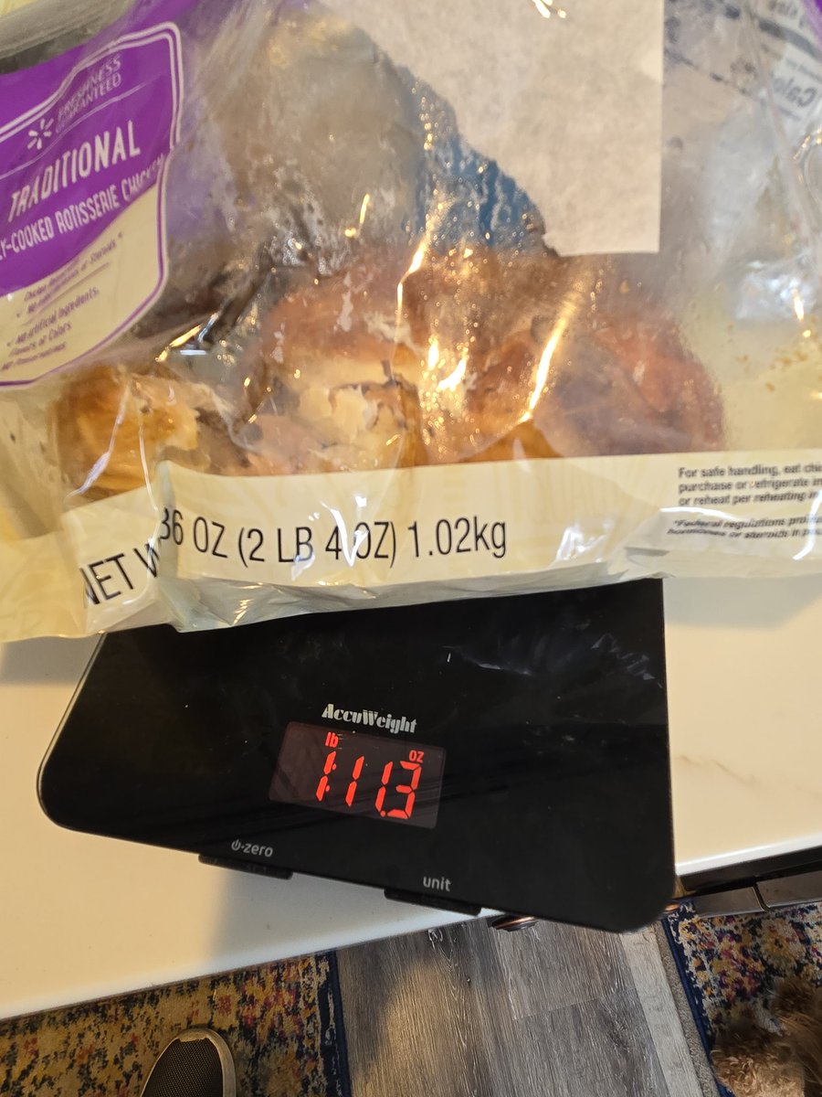 svalotta's tweet photo. @Walmart not sure how you can label chicken 2lbs 4oz yet it measures out to 1.11 lbs. https://t.co/09dQRgAEYn