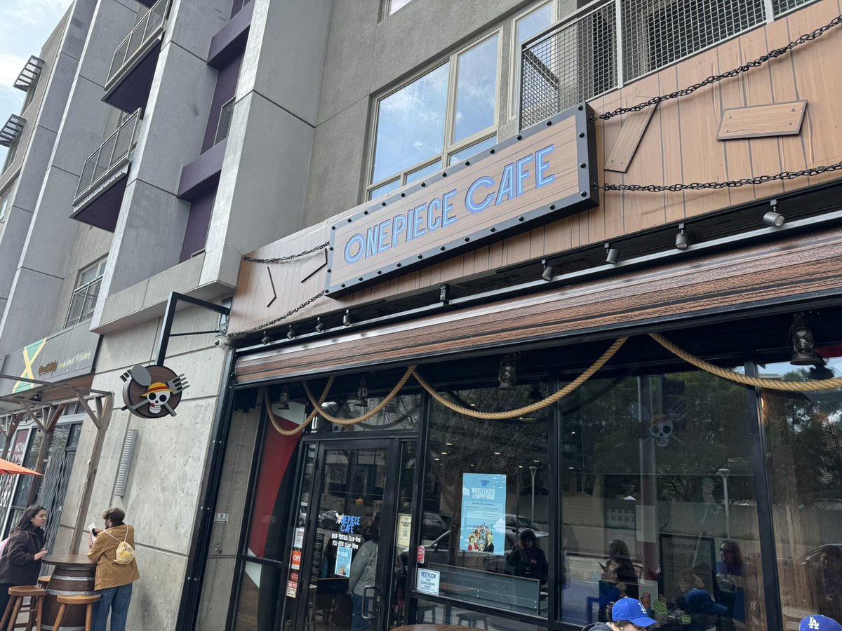 Prodigy487's tweet image. One Piece cafe before the Persona concert!