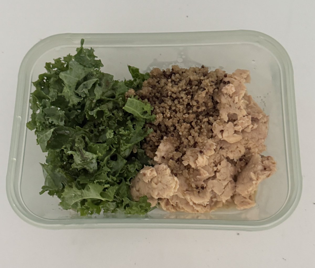 Kale, Quinoa and salmon. 

Eating well doesn’t have to be hard ❤️