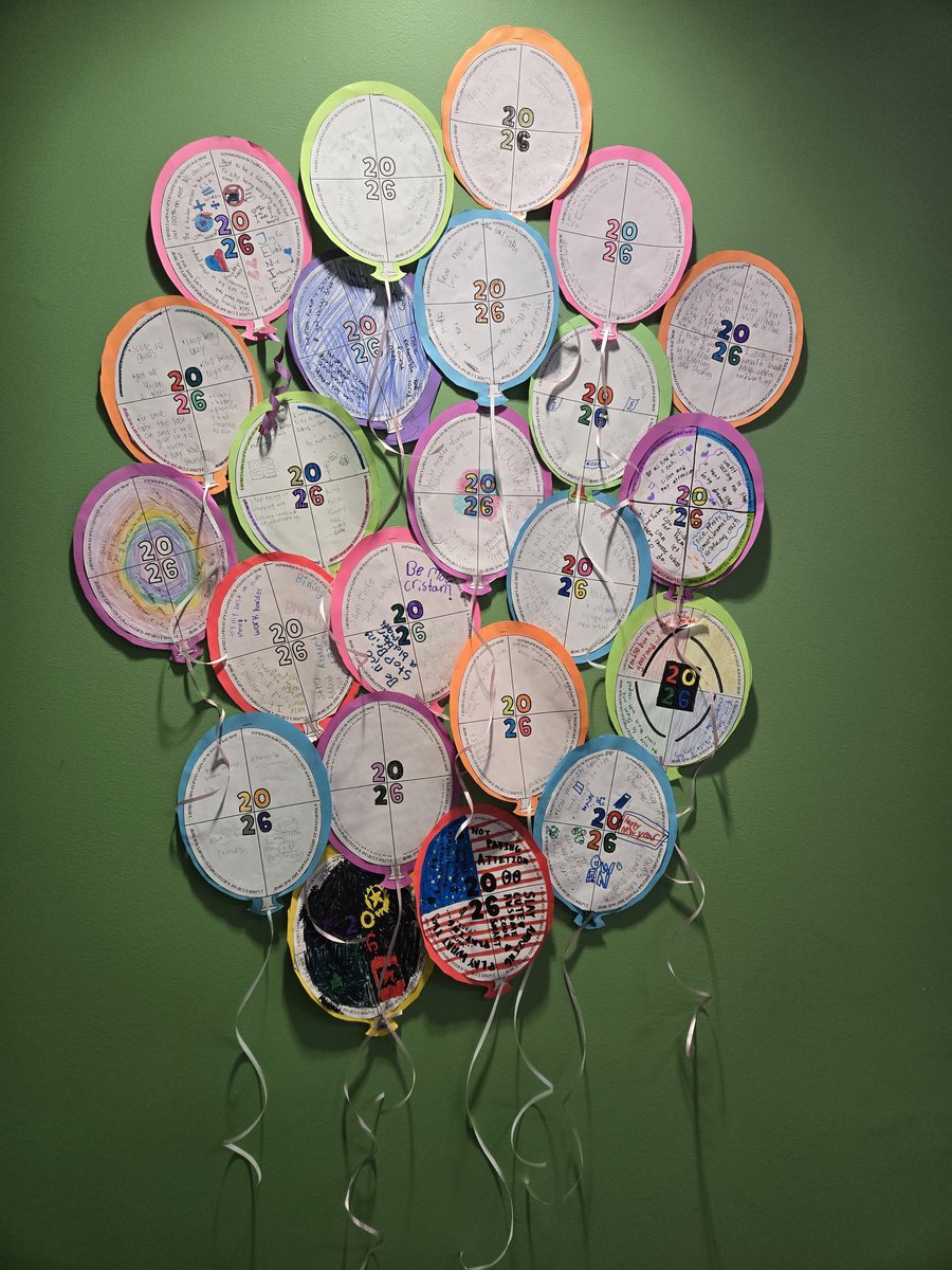 Flying into 2026 with new goals and a brand new animal lapbook project!! ❤️🎈🎇🦒🐻🐍🐡