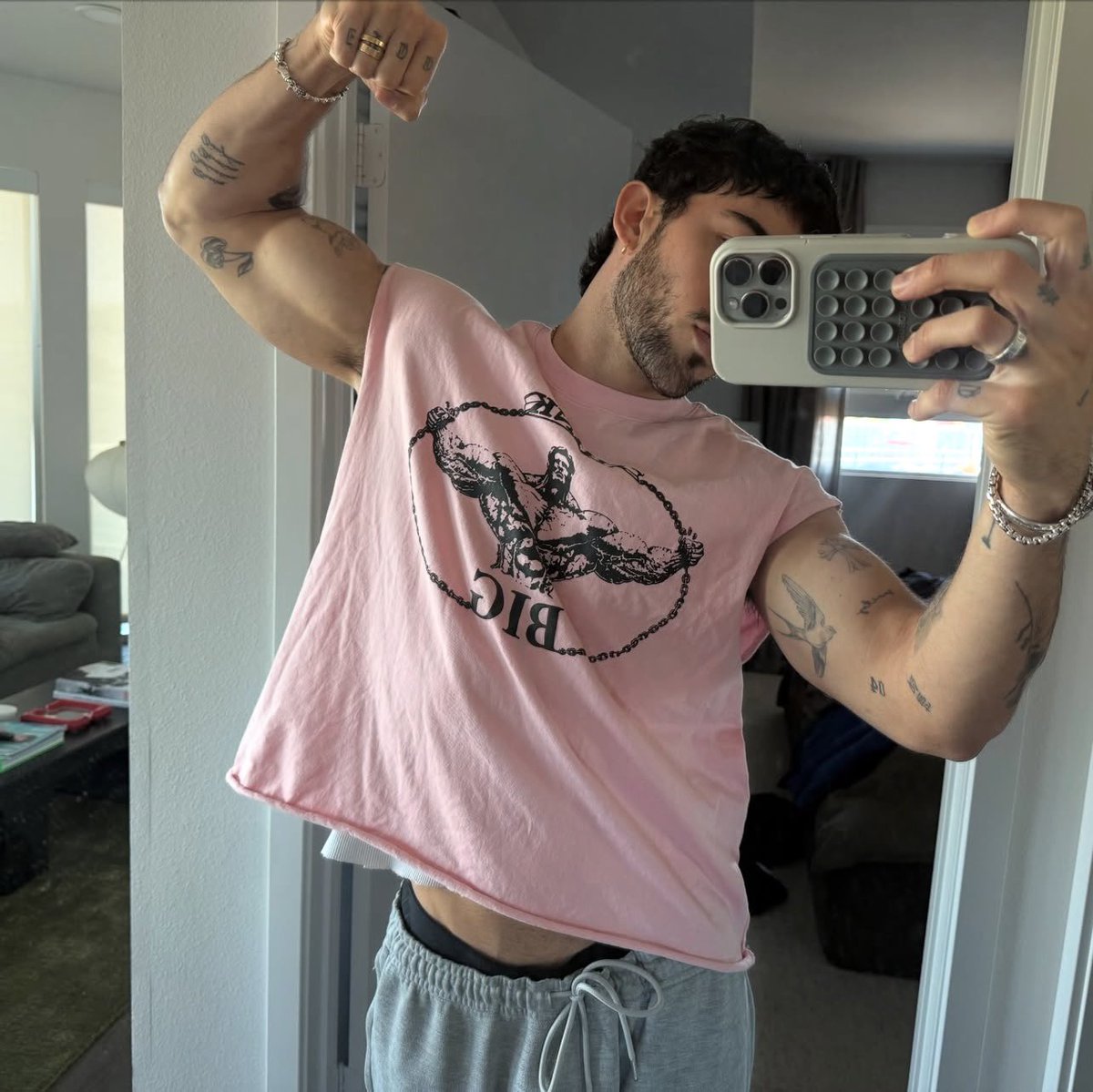 Λ M Λ П tweet media