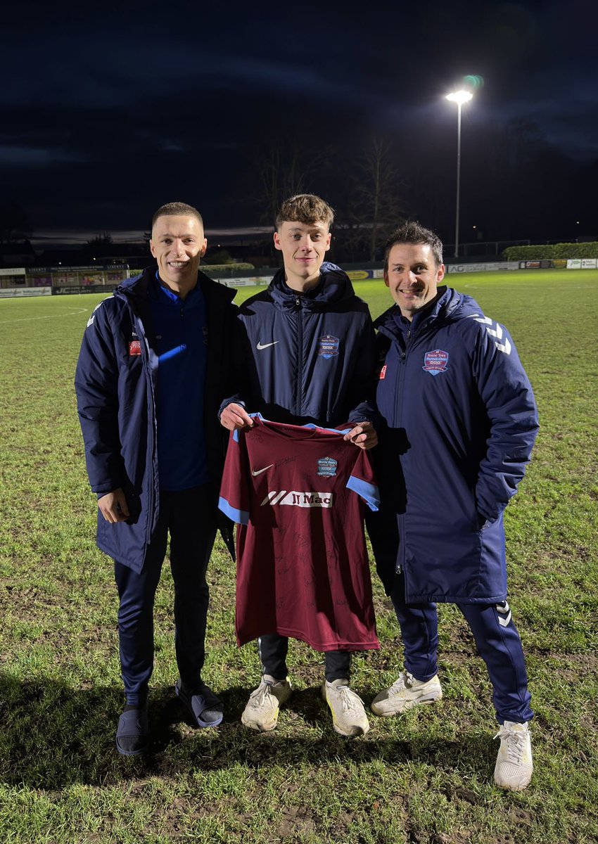 FilmedByHaz tweet media