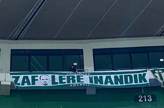 Bursaspor’un her zor döneminde elini taşın altına koyan, verilen her vazifeyi layığıyla yerine getiren, şehrin ve camianın beklentilerinin farkında, Bursaspor için savaşan

#MustafaErYuvaya