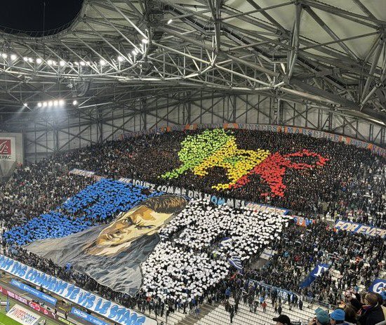 L’OM avec zéro joueur sénégalais a fait un tifo pour le Sénégal. MERCI 

LE PLUS GRAND CLUB DE FRANCE 
#OMRCL