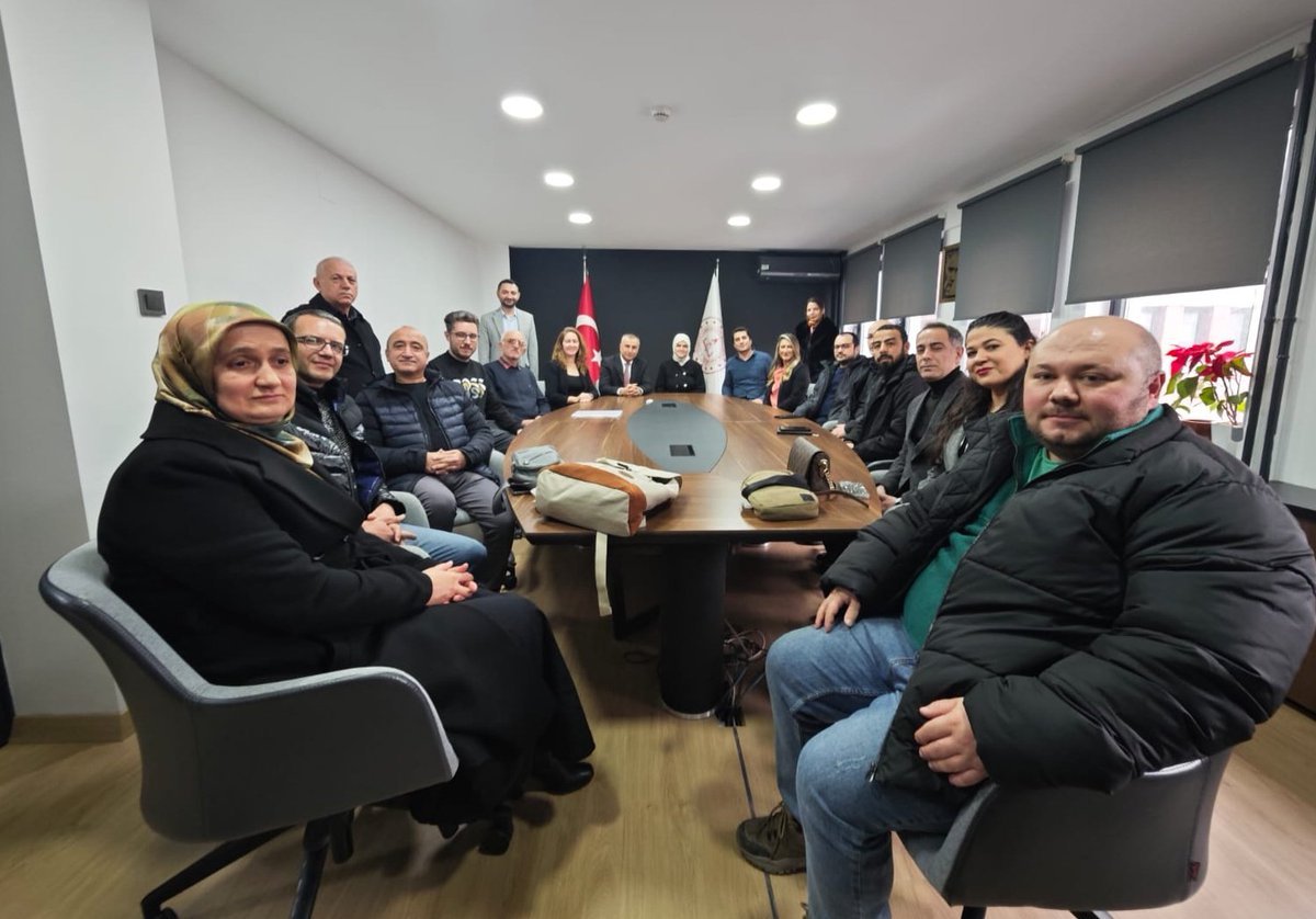 bursayegitek's tweet photo. YEĞİTEK Dijital Beceriler Daire Başkanımız Sayın Sümeyye Hatice ERAL, İl Millî Eğitim Müdürlüğümüzü ziyaret etti.
Ziyaret kapsamında YEĞİTEK Şube Müdürlüğü personeli ile bir araya gelerek  çalışmaları değerlendirdi.Sayın  ERAL’a teşekkür ederiz.
@bursailmem16
@GurhanCokgezer https://t.co/ZJvPDUfbd7