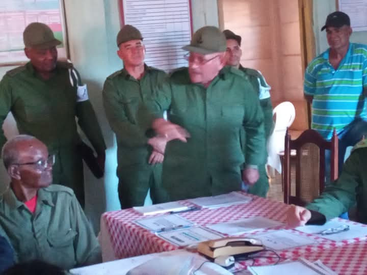 #Hoy participamos en el día territorial de la Defensa en la zona de Defensa del Central España Perico donde intercambiamos sobre la preparación para la Defensa.

#MatancerosEnVictoria #Matanzas